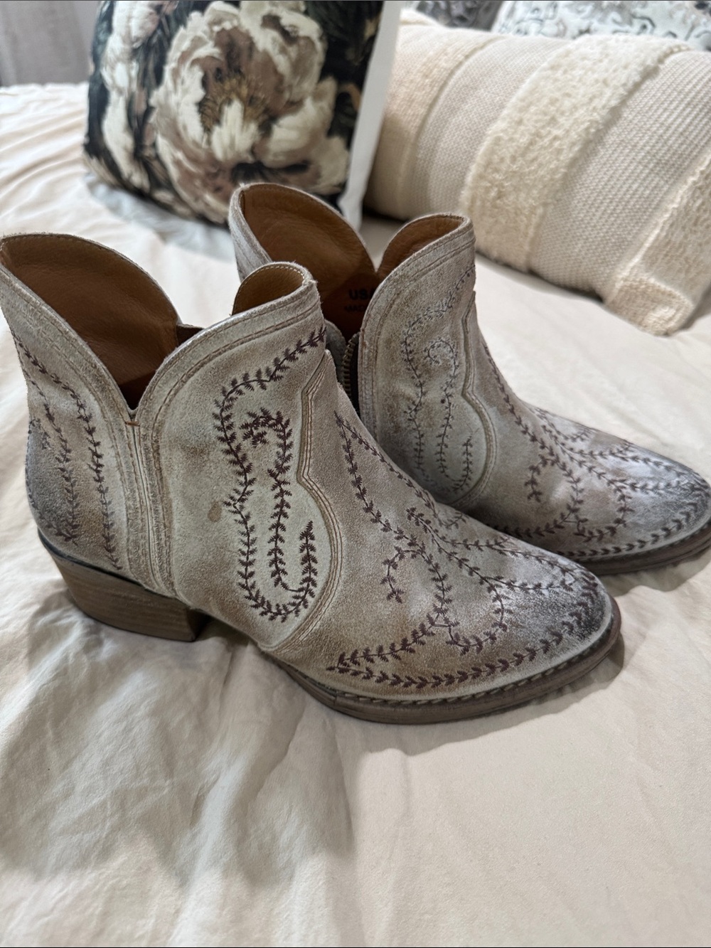 Sterling River Leather Embroidered Western Ankle Boots Size 6.5